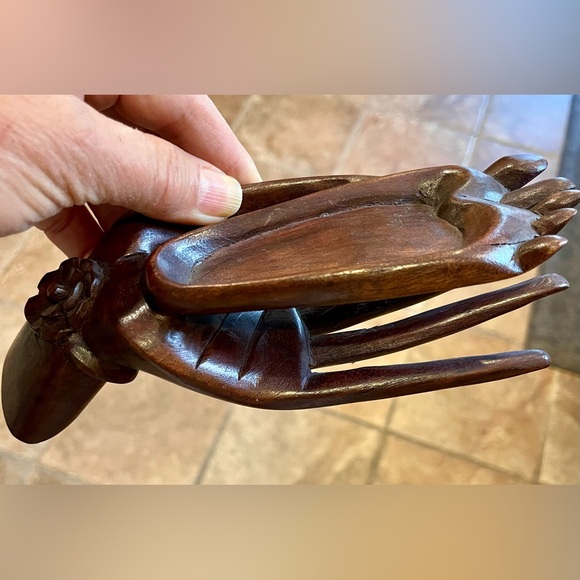 Vintage HandCarved Wooden Sculpture + Intricate Details in a unique hand shape - Picture 4 of 13